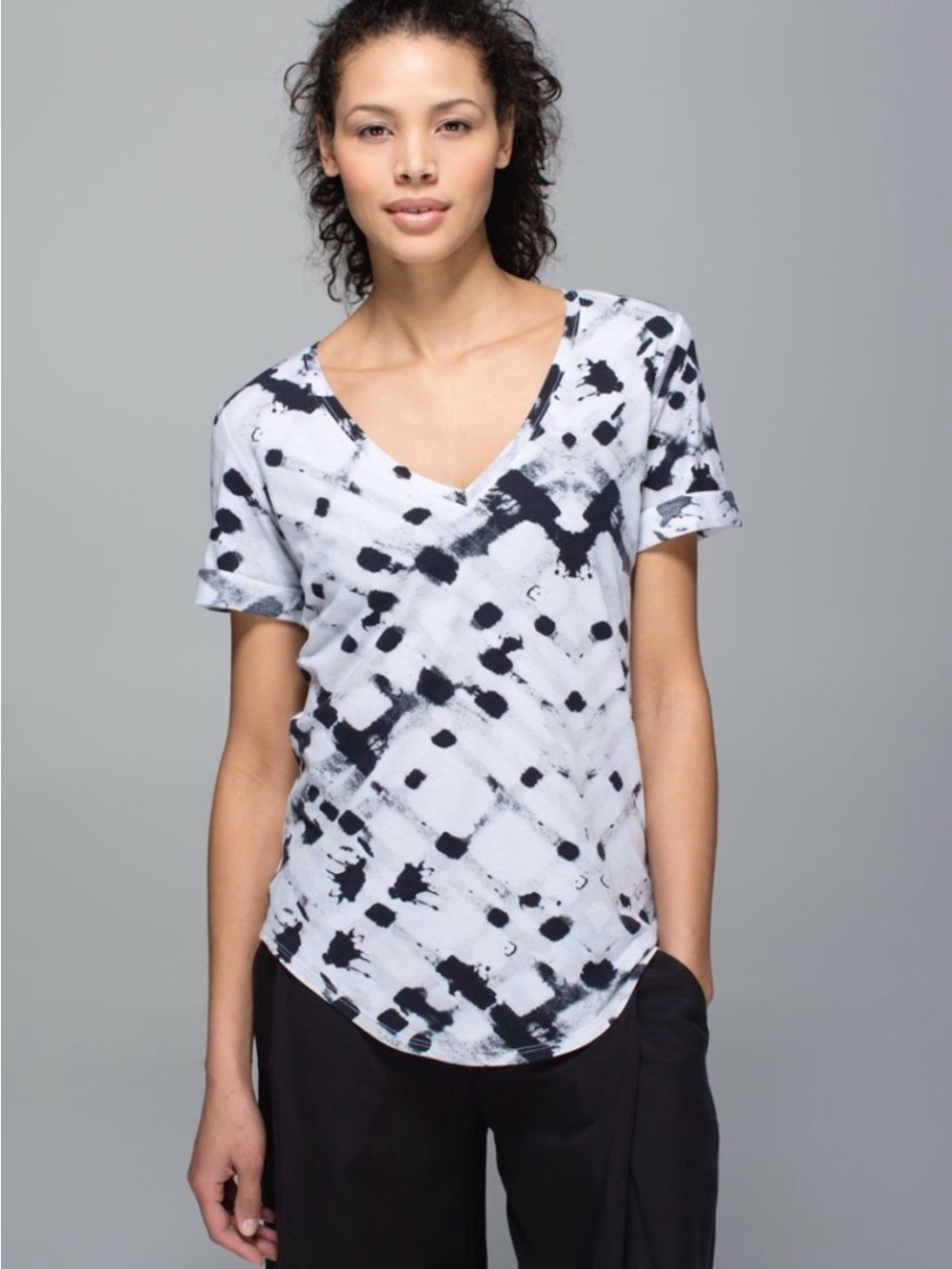 Lululemon Love Tee Ghost Weave
White and Black Size 6
